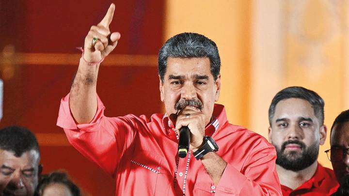 Maduro confirma derribo de aviones que sobrevolaban Venezuela: “Pa’ que respeten a Venezuela”