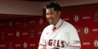 Kurt Suzuki starts Angels managerial stint on one