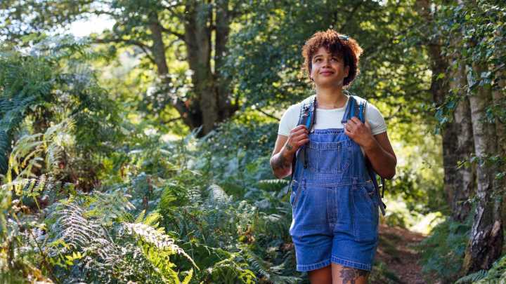A physical therapist recommends walking to help with chronic pain