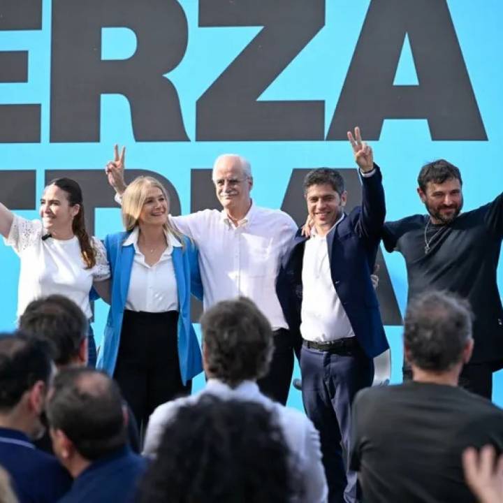 Con Massa y sin La Cámpora, Axel Kicillof cerró la campaña de Fuerza Patria