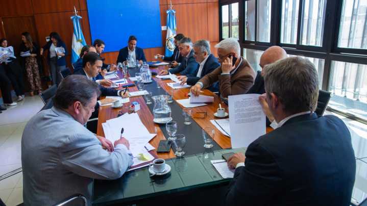 Diputados sesiona para tratar sobre la fiesta de la chicha y la temporada de ruta de ciclismo