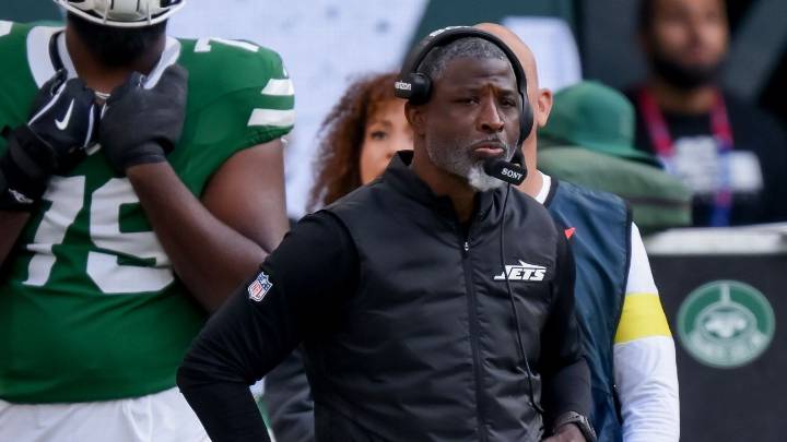Jets' Glenn says he knows who QB1 will be, but keeping it secret