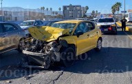 Destroza su vehículo tras ocasionar aparatoso accidente múltiple sobre V. Carranza