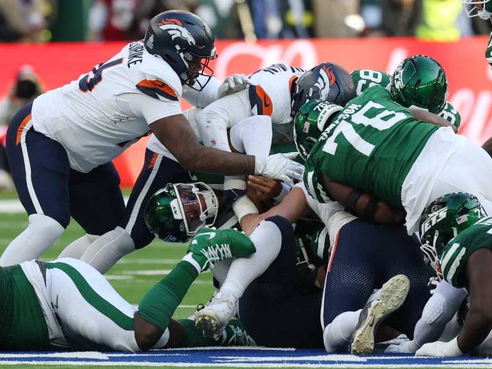 Jets find new, embarrassing way to lose in 13-11 stinker to Broncos, fall to 0