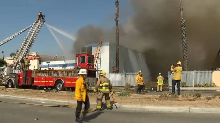 Fire reported inside commercial building in Inglewood