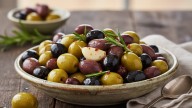 Pocos lo saben: cuál es la diferencia entre las aceitunas verdes y las negras