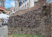 La empresa Martínez Monasterio rehabilitará la muralla de Villaviciosa