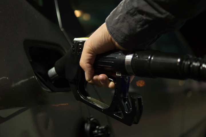 Gas prices slowly cool as fall weather rolls in