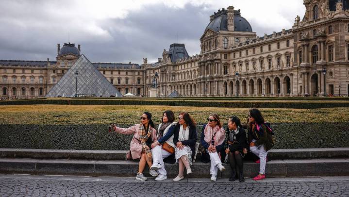 Museo del Louvre suspende su apertura por "motivos excepcionales" tras robo de joyas