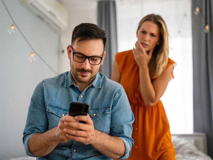 DEAR ABBY: Lie told years ago remains a barrier to full trust