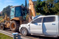 Una camioneta chocó con una retroexcavadora en el acceso norte de Paraná
