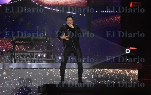 Video.- Arma Chayanne la fiesta en Chihuahua