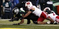 Oregon holds steady in AP Top 25 as top 6 go unchanged