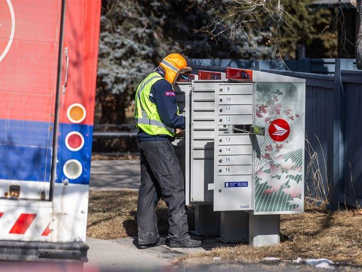 Canada Post mail delivery resume as union begins rotating strikes