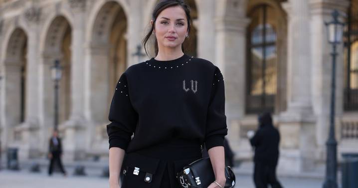 Tom Cruise's Girlfriend Ana de Armas' Photos in a Bathrobe Have Fans in a Chokehold