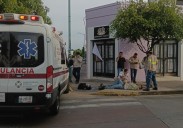 Accidente en el centro de Colima, motociclista lesionado