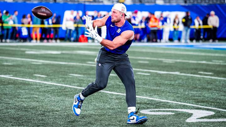🕗 Countdown to Kickoff: Giants take the field