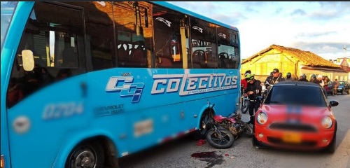 COLISIÓN ENTRE BUS, CARRO Y MOTO