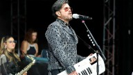 Disfrutan saltillenses concierto de Aleks Synteka a beneficio