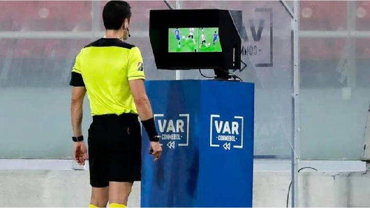 La IFAB evalúa una modificación clave en el uso del VAR y nuevas reglas para agilizar el fútbol a nivel mundial