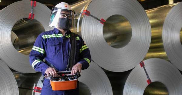 El Gobierno suspendió las retenciones para exportar aluminio, acero y derivados