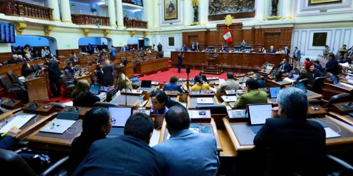 Tensión en el Congreso Perú: parlamentarios acusan restricción de palabra sobre violencia, criminalidad y atentado contra Agua Marina