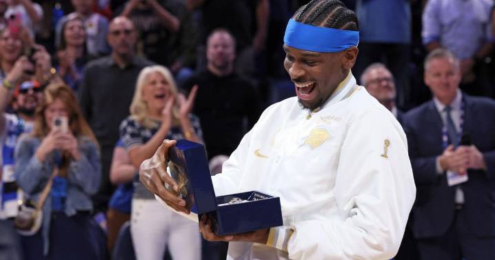 Thunder receive NBA championship rings, raise banner