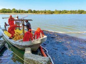 Arranca recolección de crudo derramado en el río Pantepec; escasea agua potable