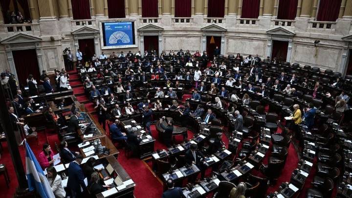 Diputados aprobaron dictamen que obliga al Gobierno a someter acuerdos con EEUU al Congreso