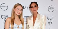 Harper Seven actualiza los pantalones vaqueros blancos favoritos de su madre, Victoria Beckham, llevaba en 2007