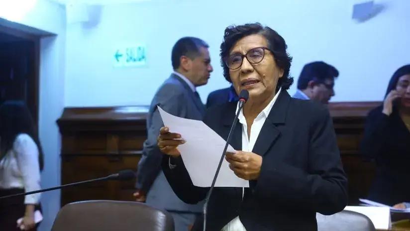 Lucinda Vásquez se pronuncia tras ser captada cuando su asesor le cortaba las uñas: "Es un ataque sin precedentes"
