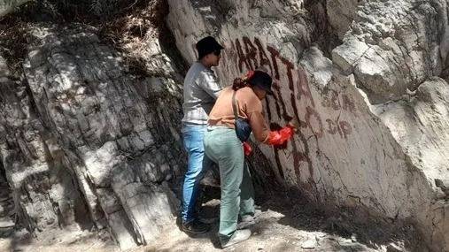 Comenzaron las tareas de limpieza de grafitis en las paredes rocosas del Parque Quebrada de Zonda
