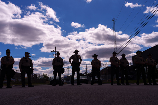 Corte determina que Guardia Nacional puede permanecer en Illinois pero no desplegarse