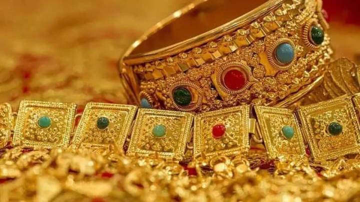 Gold drops Rs 3,034 to Rs 1.18Lakh per 10 grams