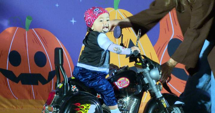 Halloween festivities light up Downtown SLO farmers market