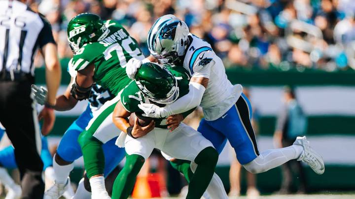 Play of the Day: Tre'von Moehrig disguises intentions for his first sack of the season