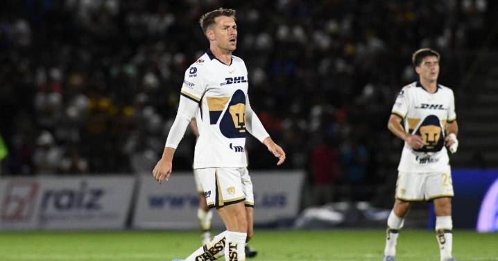 Efraín Juárez evita aclarar la ausencia de Aaron Ramsey en Pumas