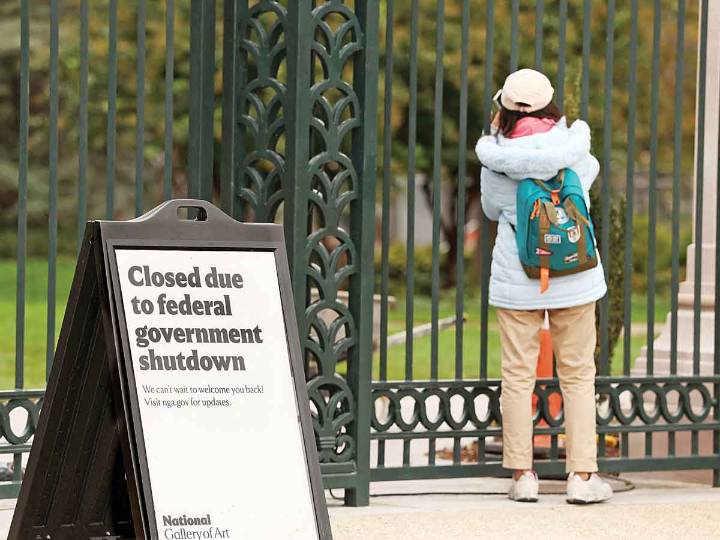 Jueza federal de Estados Unidos frena despidos masivos en el gobierno