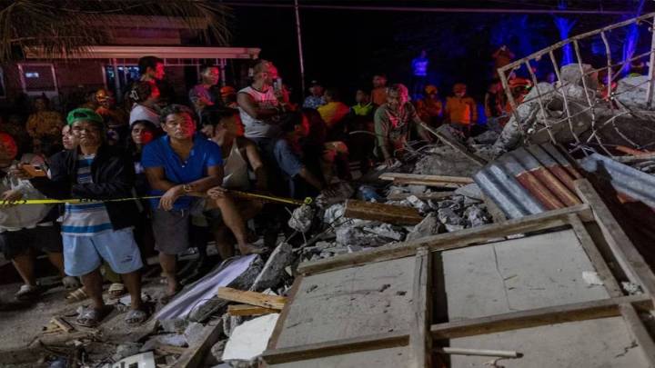 Philippines Hit by Twin Quakes; Seven Dead, Tsunami Warning Issued World News
