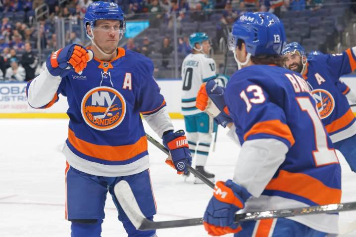 Fanatics Sportsbook promo: Wager $30, get $300 in FanCash for Islanders vs. Hurricanes