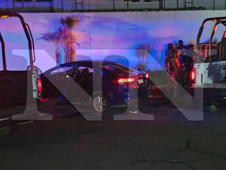 CONDUCÍA EN SENTIDO CONTRARIO CUANDO VE A LOS POLIS Y A LA MARINA