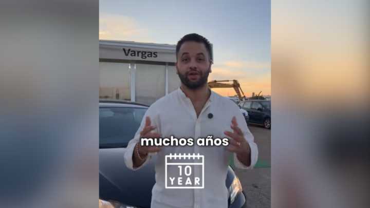 Abraham, vendedor de coches: "Al arrancar, deja 30 segundos el motor en marcha, si no, te estás cargando el vehículo"