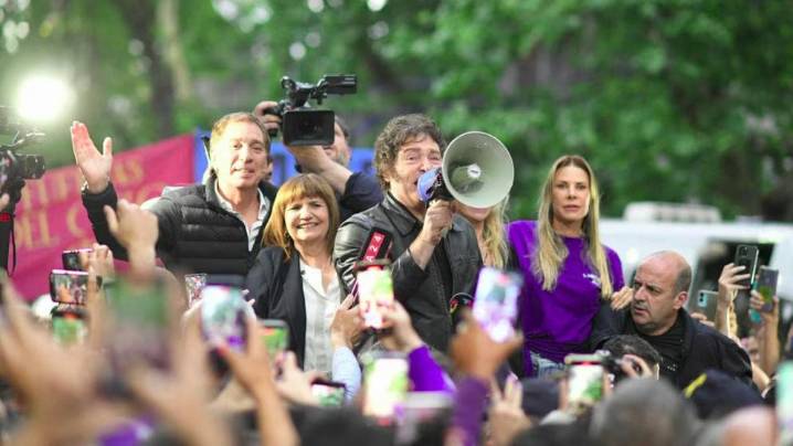 Milei junto a Diego Santilli en Tres de Febrero: “El kirchnerismo quiere un país de bárbaros”