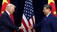 Trump reduce al 10% los aranceles a China tras una reunión "increíble" con Xi