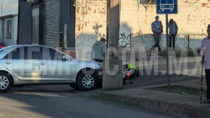 Chocan y atropellan a motociclista en la Pacheco