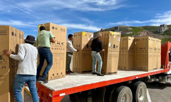 Empresario potosino dona 110 refrigeradores para damnificados de la Huasteca
