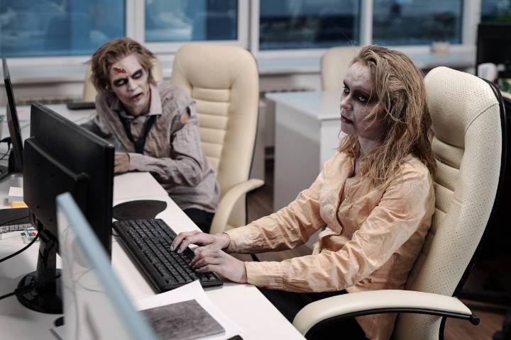 Qué trabajadores no laboran este Halloween 2025