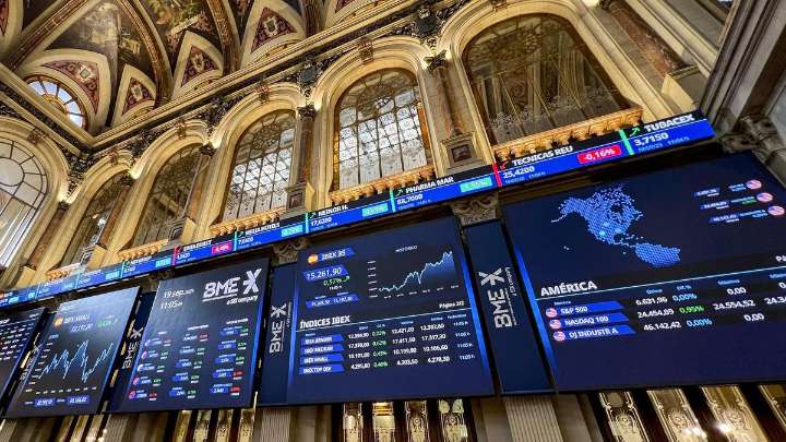 El Ibex 35 se frena y cierra al filo de los 15.500 puntos