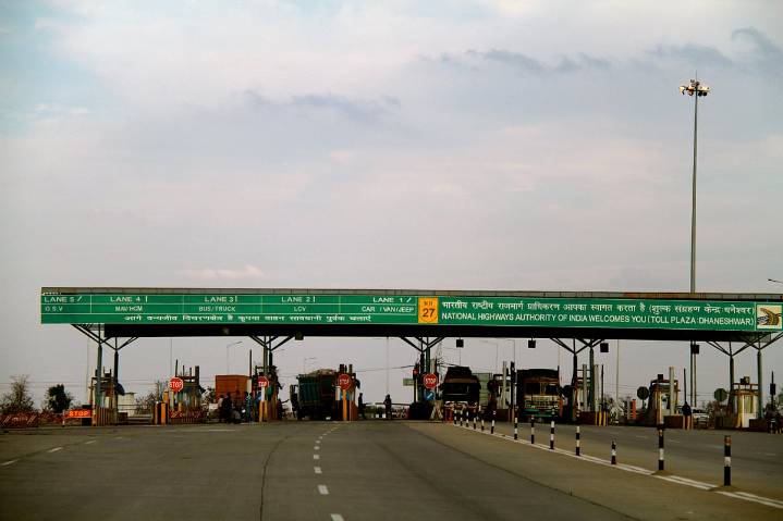 Vehicles On The Agra-Lucknow Expressway Get A Toll Free Pass As Employees Boycott Work