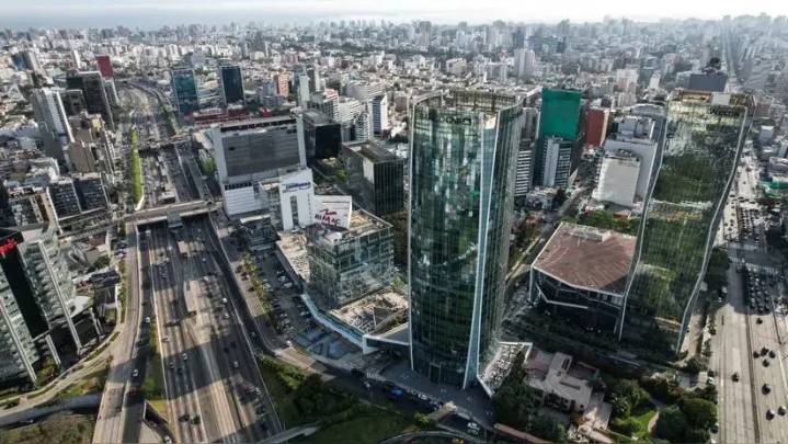 FMI eleva levemente su proyección de crecimiento para Perú a 2.9 %, pese a la crisis política